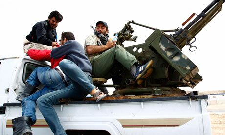 Libyan-rebels-flee-artill-007