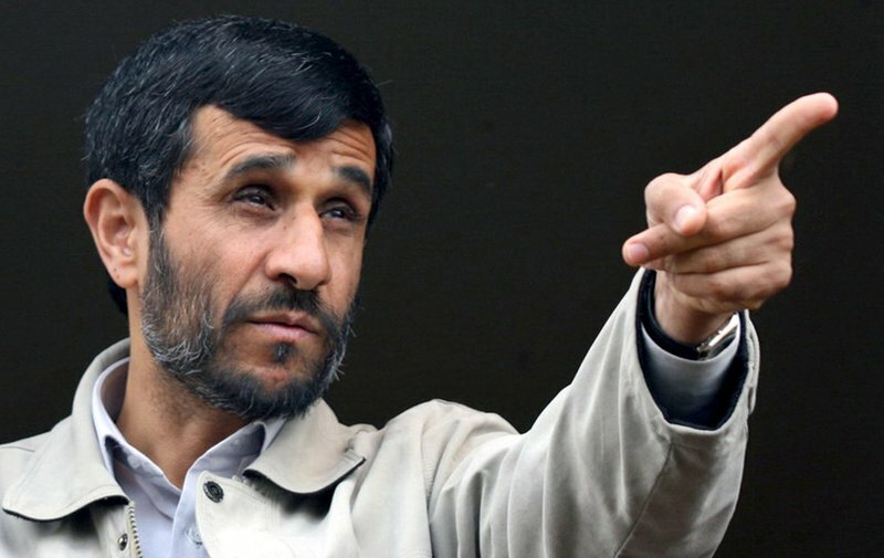 Mahmoud-Ahmadinejad-pointing