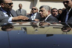 egypts-interior-minister-survives-car-bomb-attack-in-cairo_050913032044